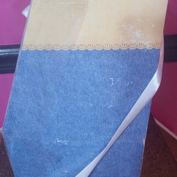 Blossom Bear Teddy Bear Girl Ceramic Coin Piggy Bank & Picture Frame Set - Picture 6 of 15